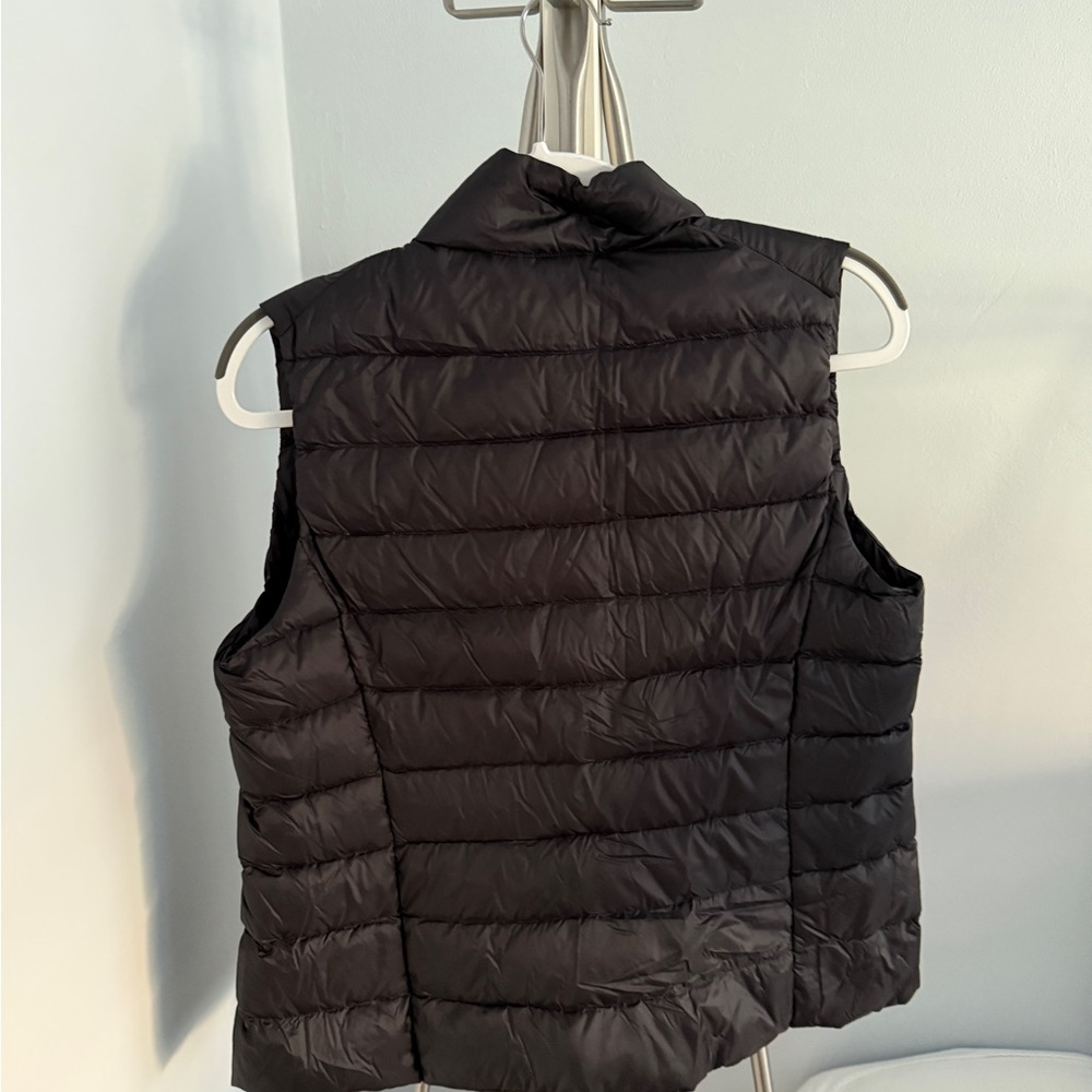Uniqlo Women’s ULTRA LIGHT DOWN Vest Medium - Picture 7 of 7